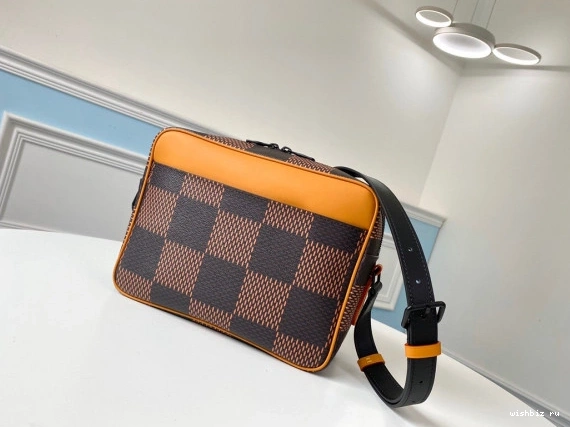 WIS VUITTON MESSAGER BAG LOUIS 0127